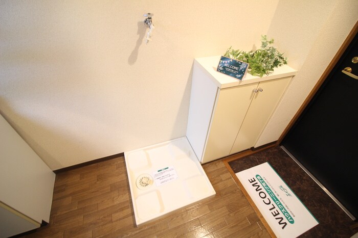 物件内観写真14　(洗濯機置場)