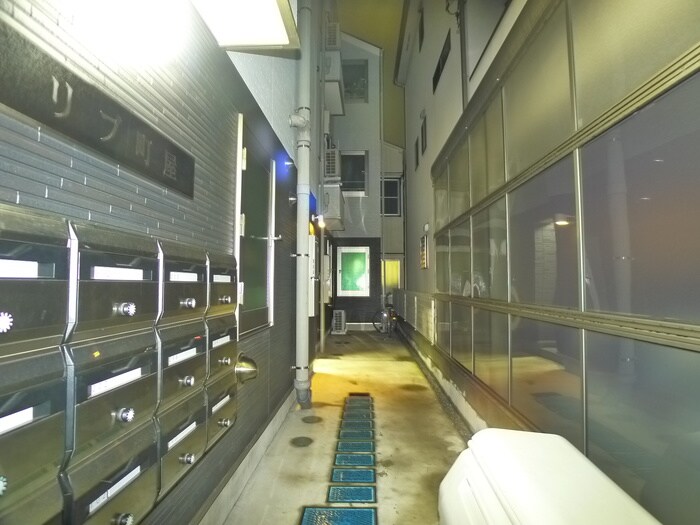 物件外観写真3　(エントランス部分)