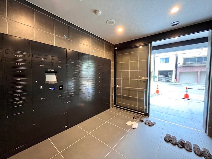 物件外観写真4　(エントランス部分)