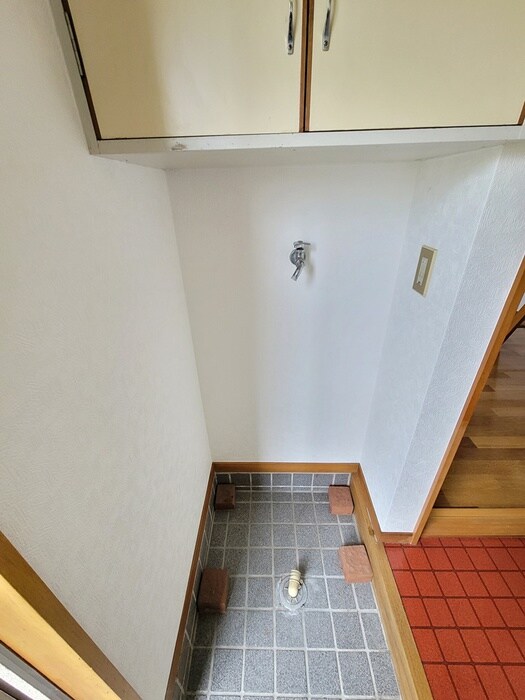 物件内観写真8　(洗濯機置場)