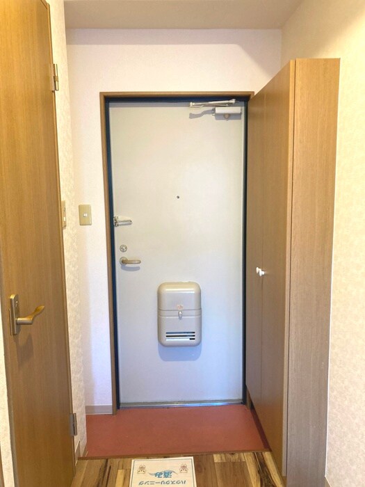物件内観写真6　(玄関)