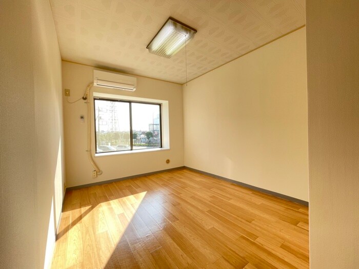 物件内観写真8　(居室)