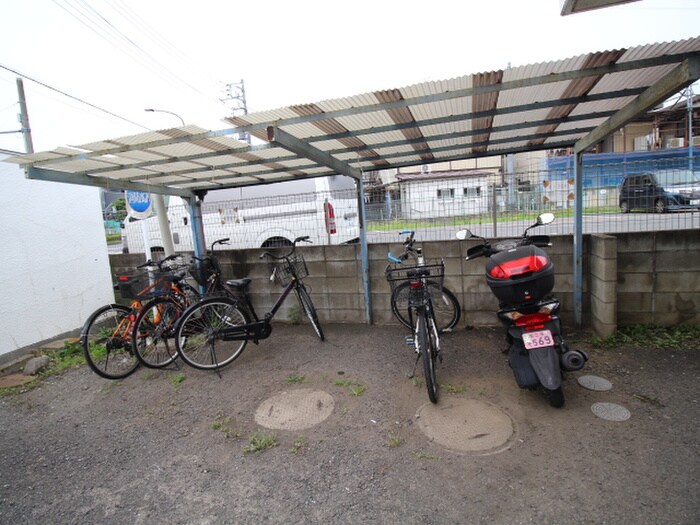 物件外観写真4　(駐輪場)