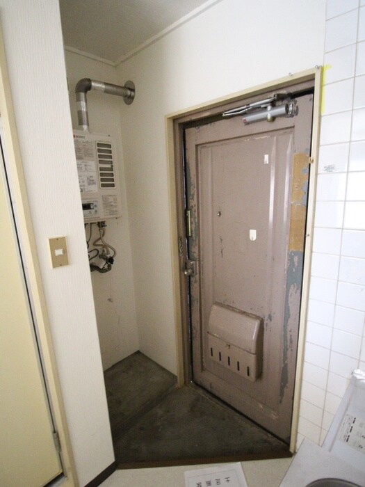 物件内観写真16　(玄関)