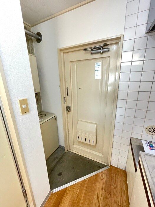 物件内観写真16　(玄関)