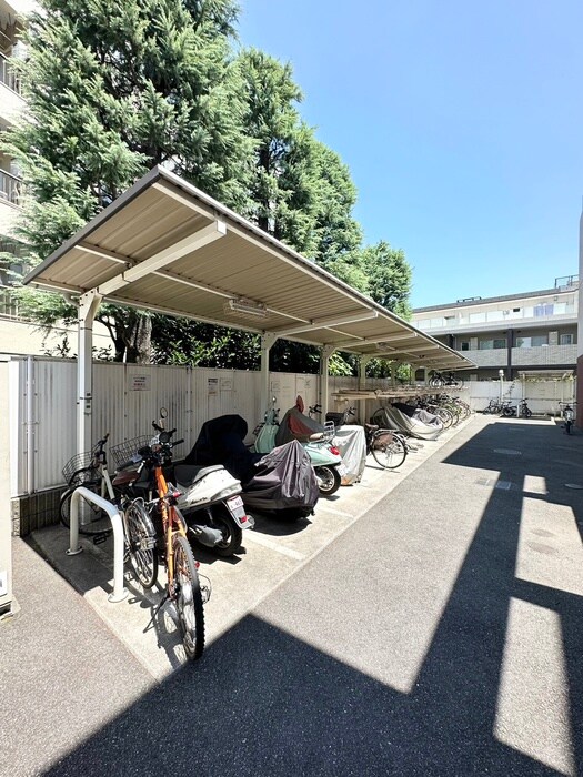 物件外観写真4　(駐輪場)