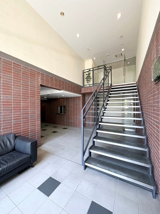 物件外観写真5　(エントランス部分)