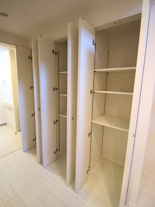 物件内観写真18　(収納)