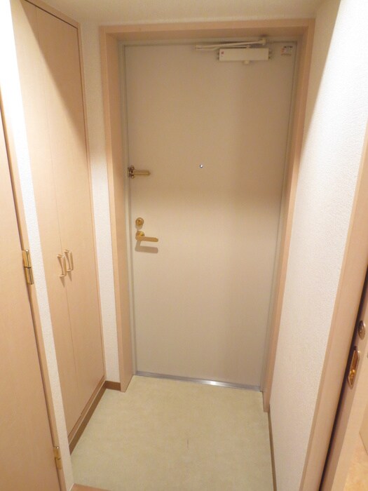 物件内観写真11　(玄関)