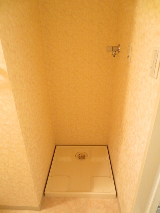 物件内観写真14　(洗濯機置場)