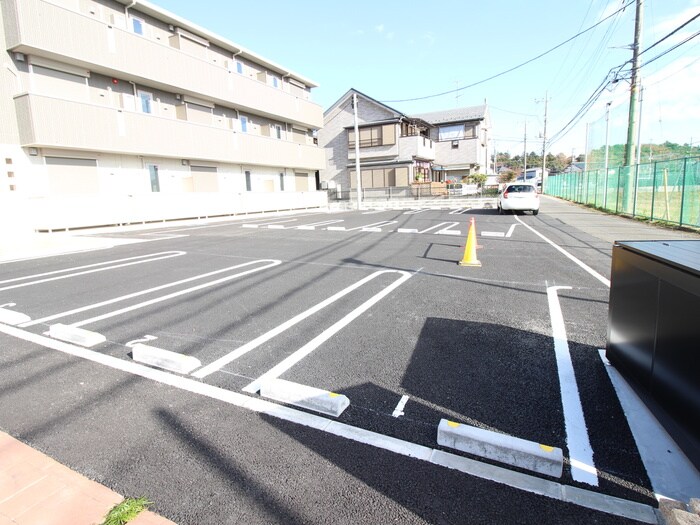 物件外観写真5　(駐車場)