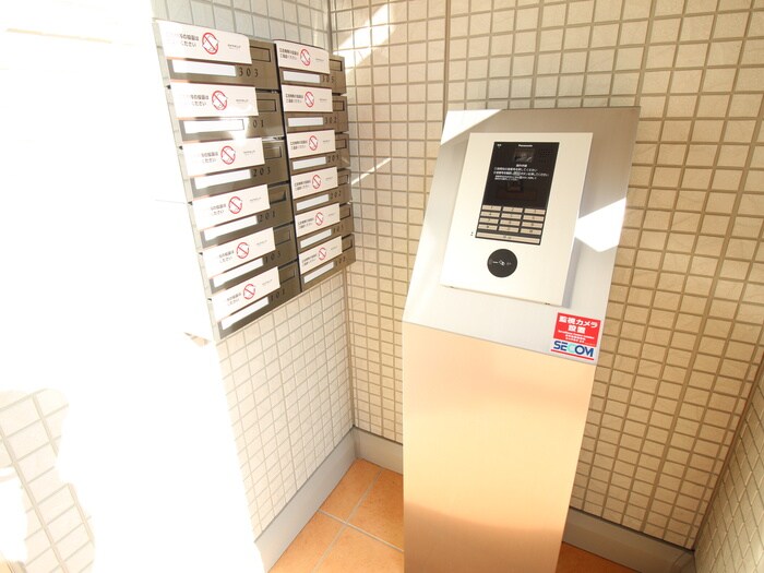 物件外観写真6　(エントランス部分)