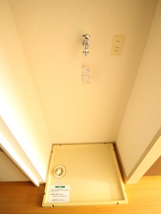 物件内観写真12　(洗濯機置場)