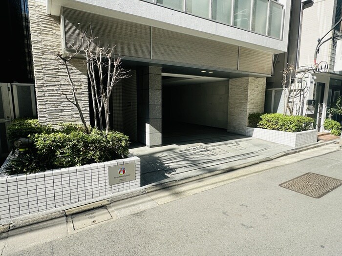 物件外観写真2　(エントランス部分)