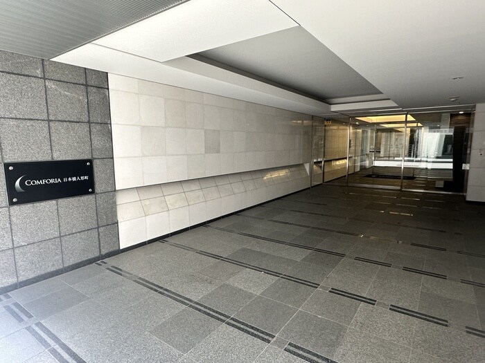 物件外観写真4　(エントランス部分)