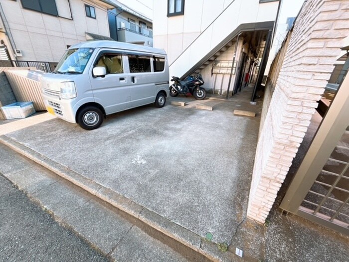 物件外観写真3　(駐車場)