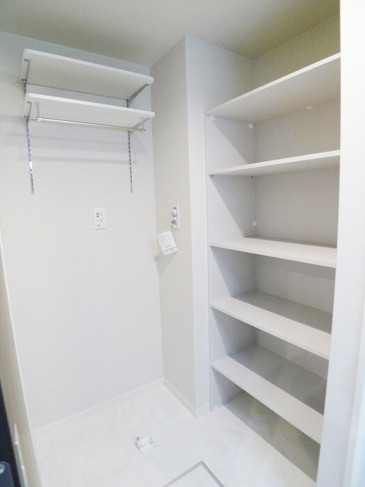 物件内観写真12　(洗濯機置場)