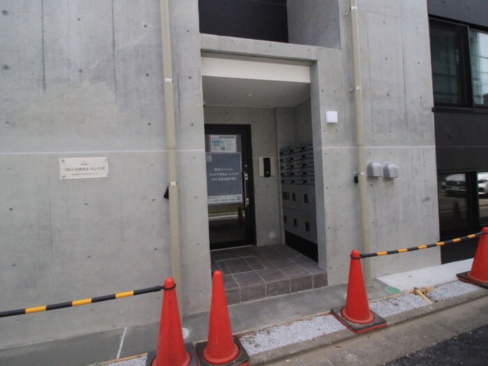 物件外観写真4　(エントランス部分)