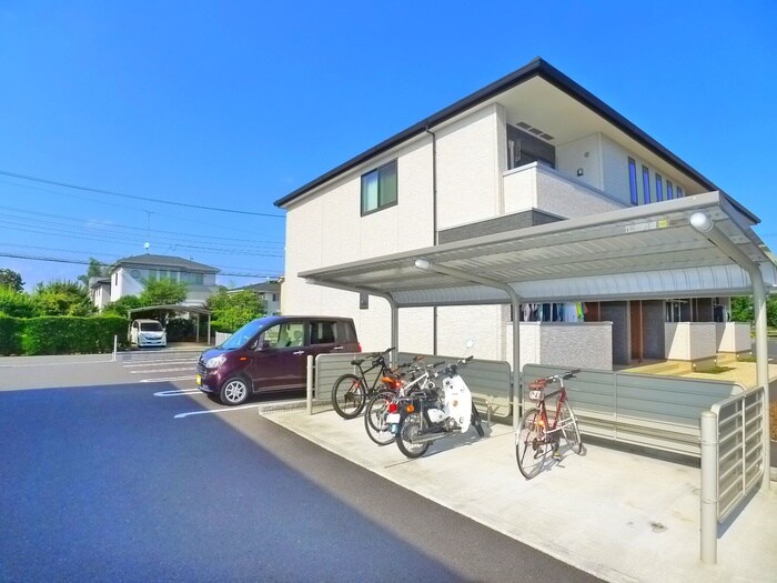 物件外観写真3　(駐輪場)