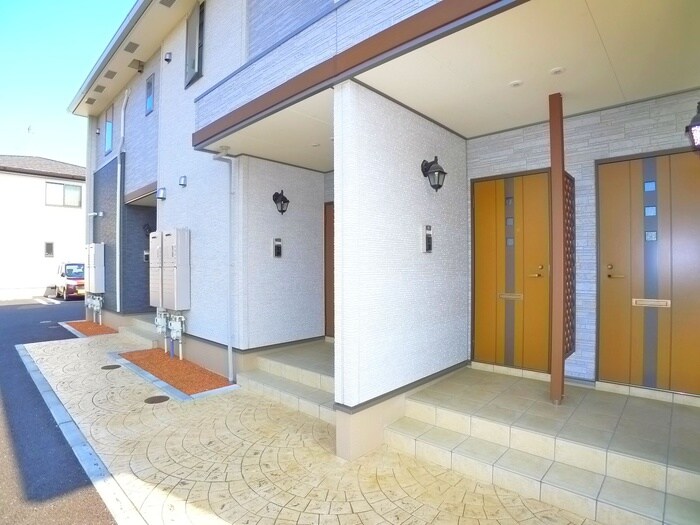物件外観写真5　(エントランス部分)