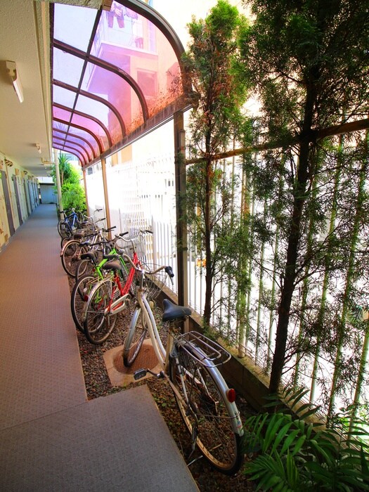 物件外観写真6　(駐輪場)