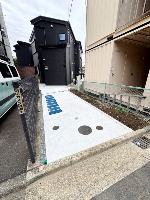 物件外観写真4　(エントランス部分)