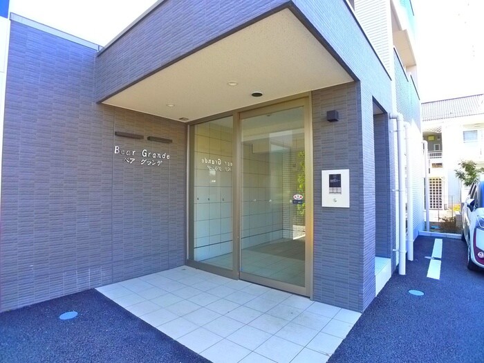 物件外観写真2　(エントランス部分)