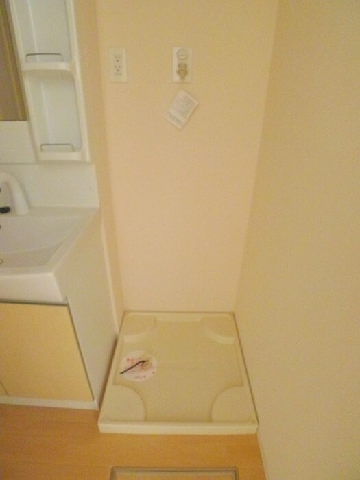 物件内観写真13　(洗濯機置場)