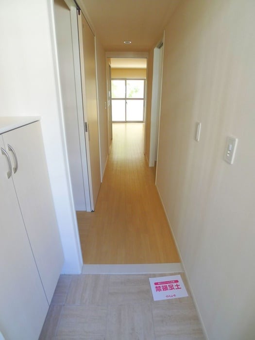 物件内観写真16　(玄関)