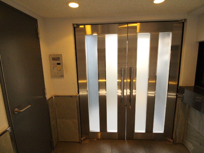 物件外観写真4　(エントランス部分)