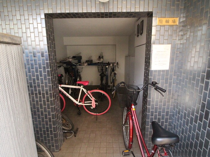 物件外観写真5　(駐輪場)
