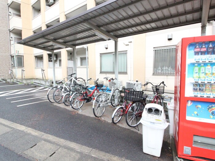 物件外観写真2　(駐輪場)