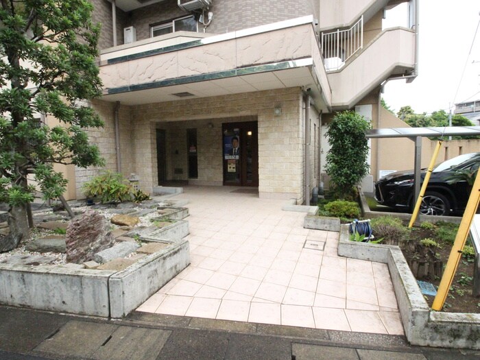 物件外観写真5　(エントランス部分)