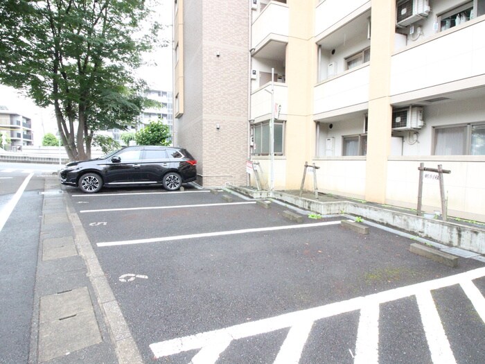 物件外観写真6　(駐車場)