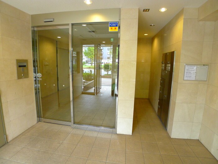 物件外観写真3　(エントランス部分)