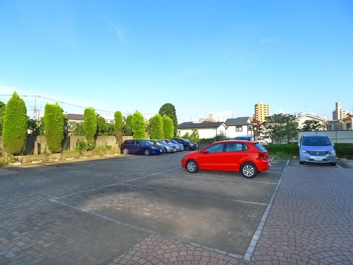 物件外観写真5　(駐車場)