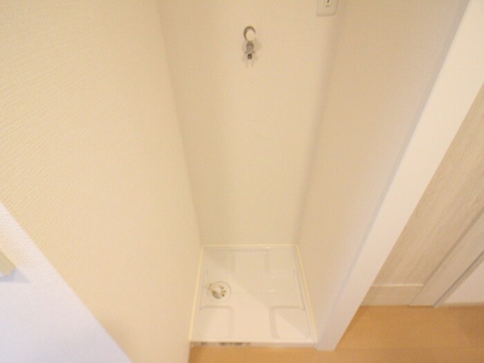 物件内観写真8　(洗濯機置場)