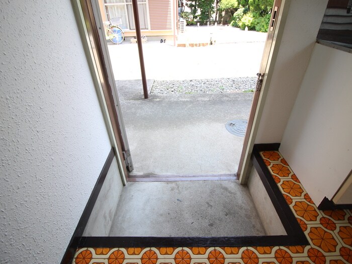 物件内観写真7　(玄関)