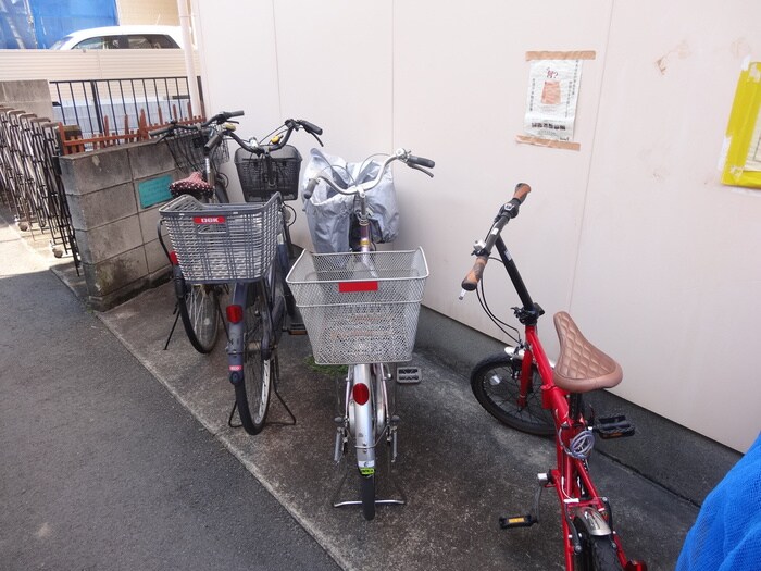 物件外観写真3　(駐輪場)