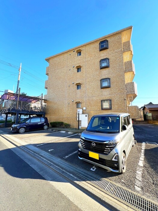 物件外観写真4　(駐車場)