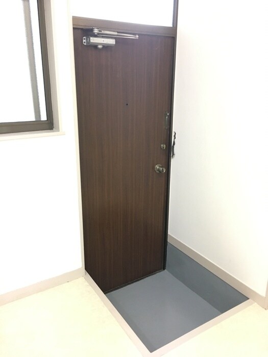 物件内観写真13　(玄関)