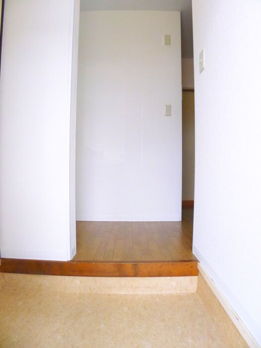 物件内観写真13　(玄関)