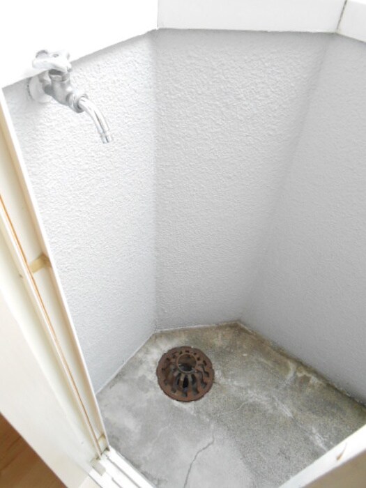 物件内観写真13　(洗濯機置場)