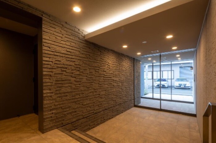 物件外観写真2　(エントランス部分)