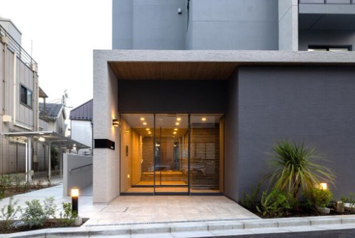 物件外観写真3　(エントランス部分)