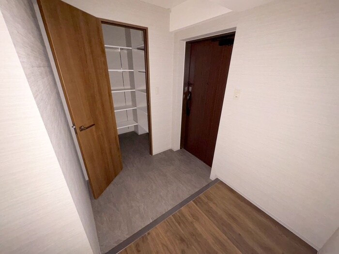 物件内観写真16　(玄関)