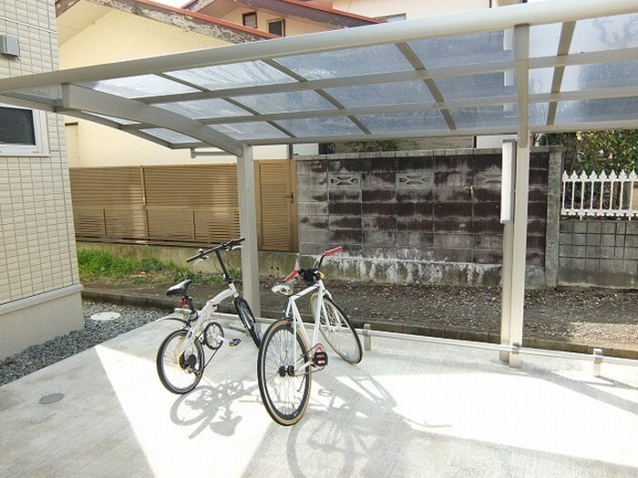 物件外観写真4　(駐輪場)