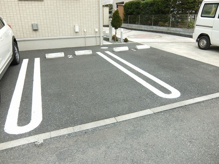 物件外観写真5　(駐車場)