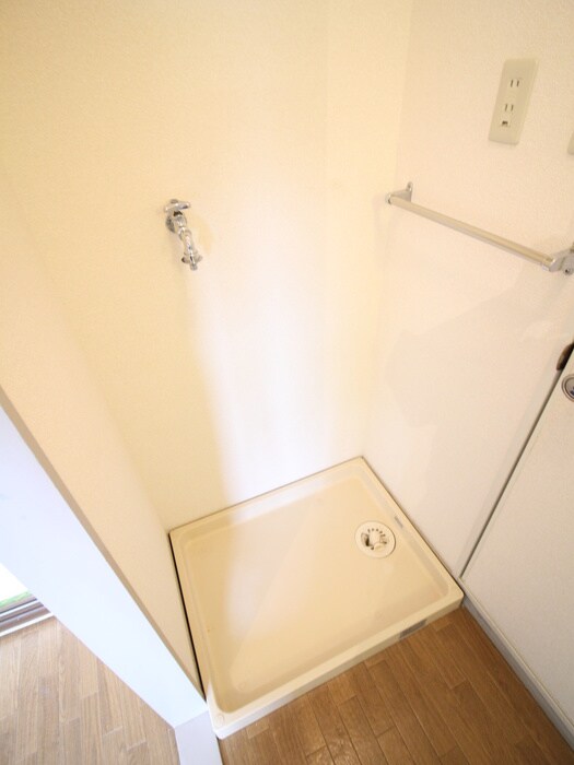 物件内観写真16　(洗濯機置場)