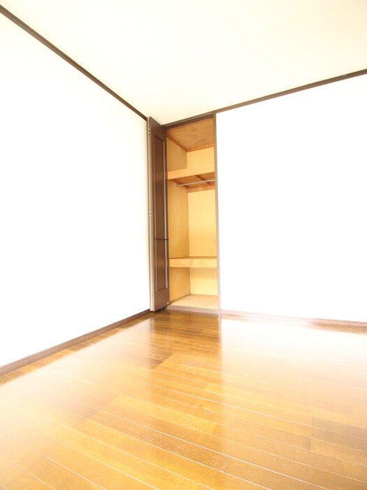 物件内観写真4　(居室)